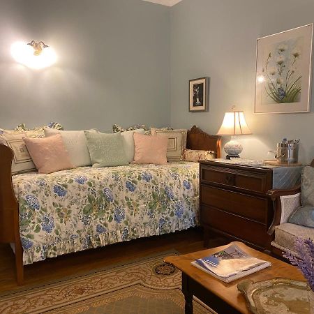 Montrose Inn 벨리빌 외부 사진
