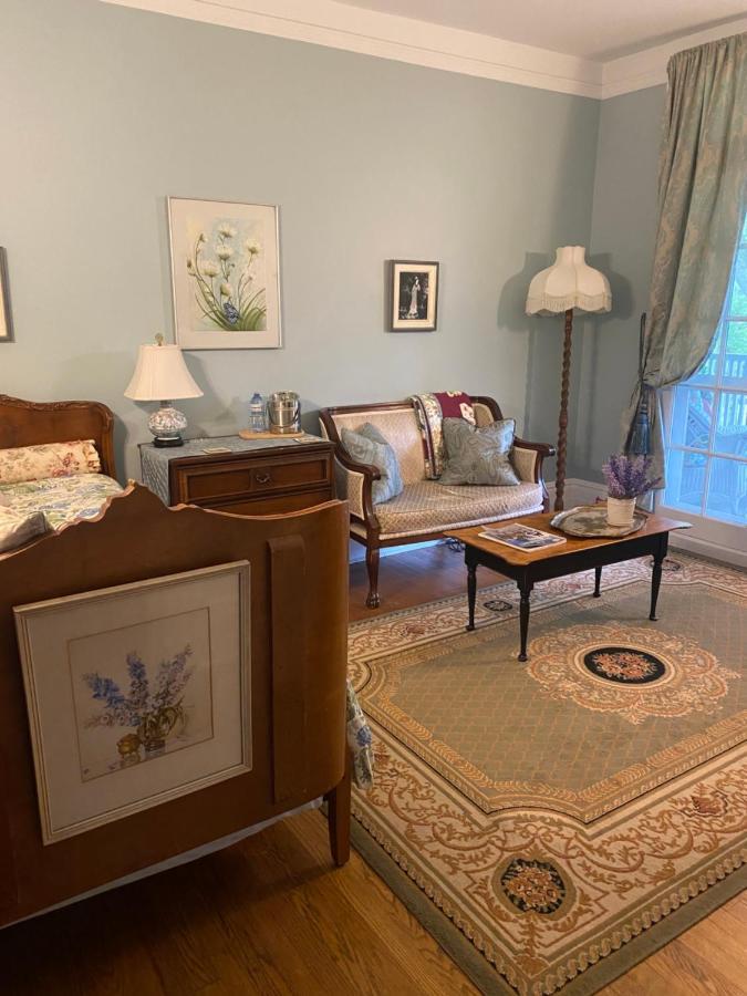 Montrose Inn 벨리빌 외부 사진