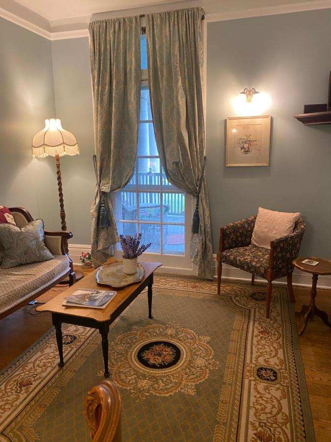 Montrose Inn 벨리빌 외부 사진